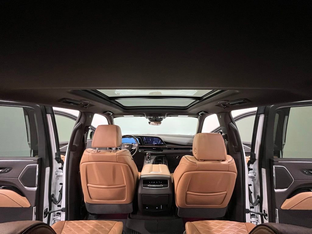 Used 2023 Cadillac Escalade ESV Premium Luxury w/ Performance Package AWD/4WD image 26