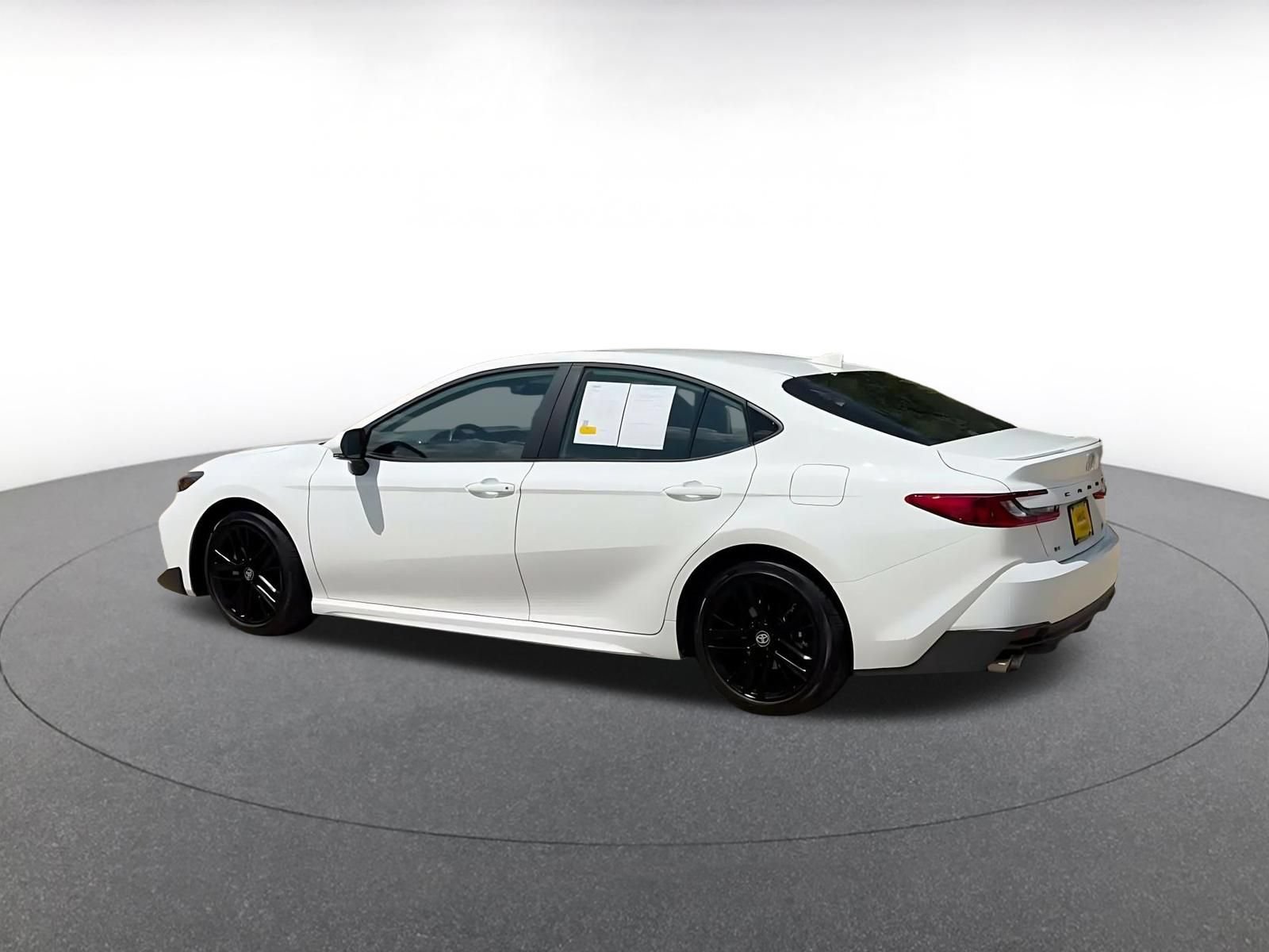 Used 2026 Toyota Camry SE FWD image 9