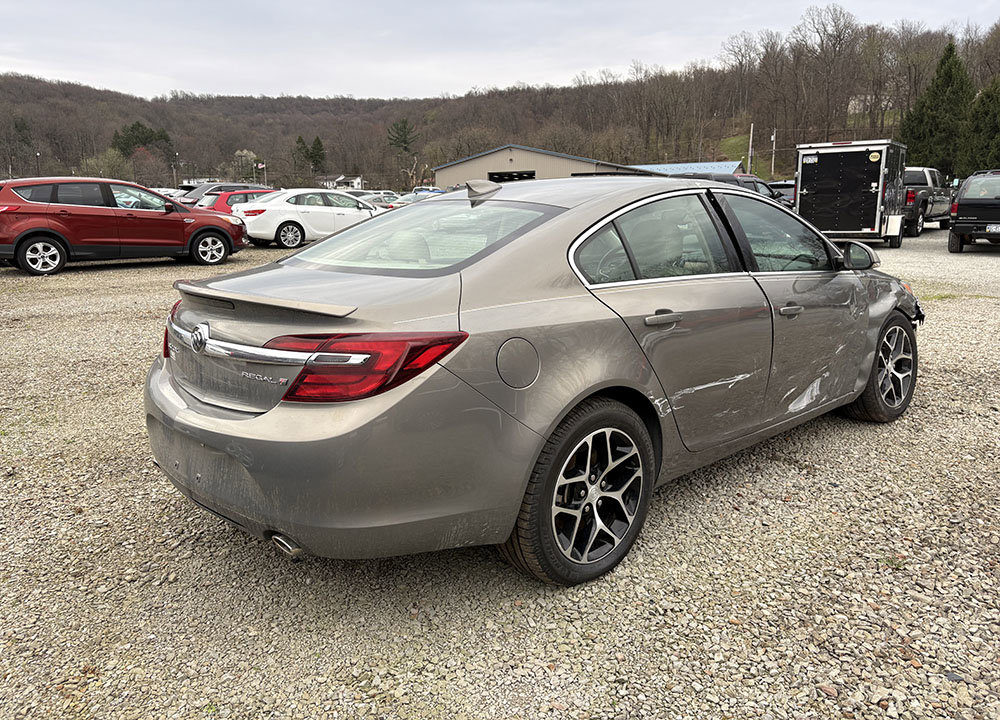 Used 2017 Buick Regal Sport Touring FWD image 2