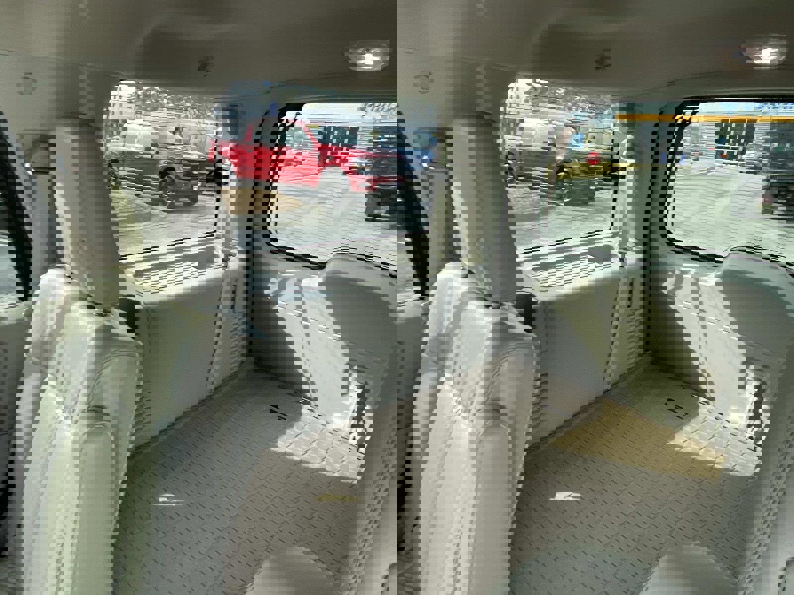 Used 2016 Lincoln Navigator Select image 12