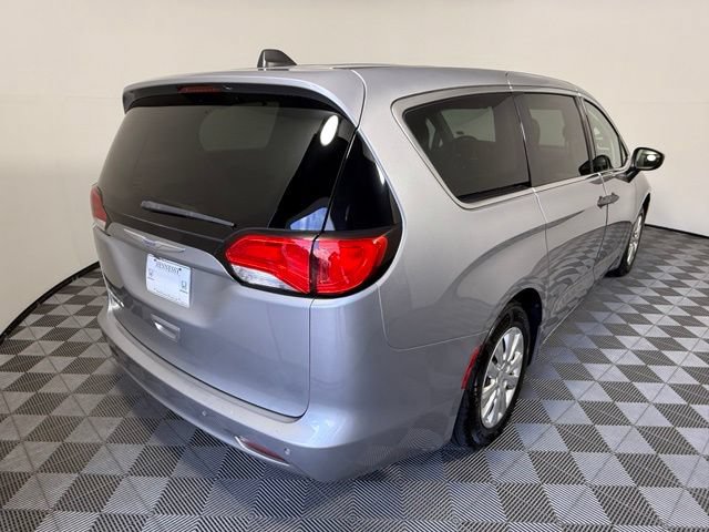 Used 2018 Chrysler Pacifica L FWD image 6
