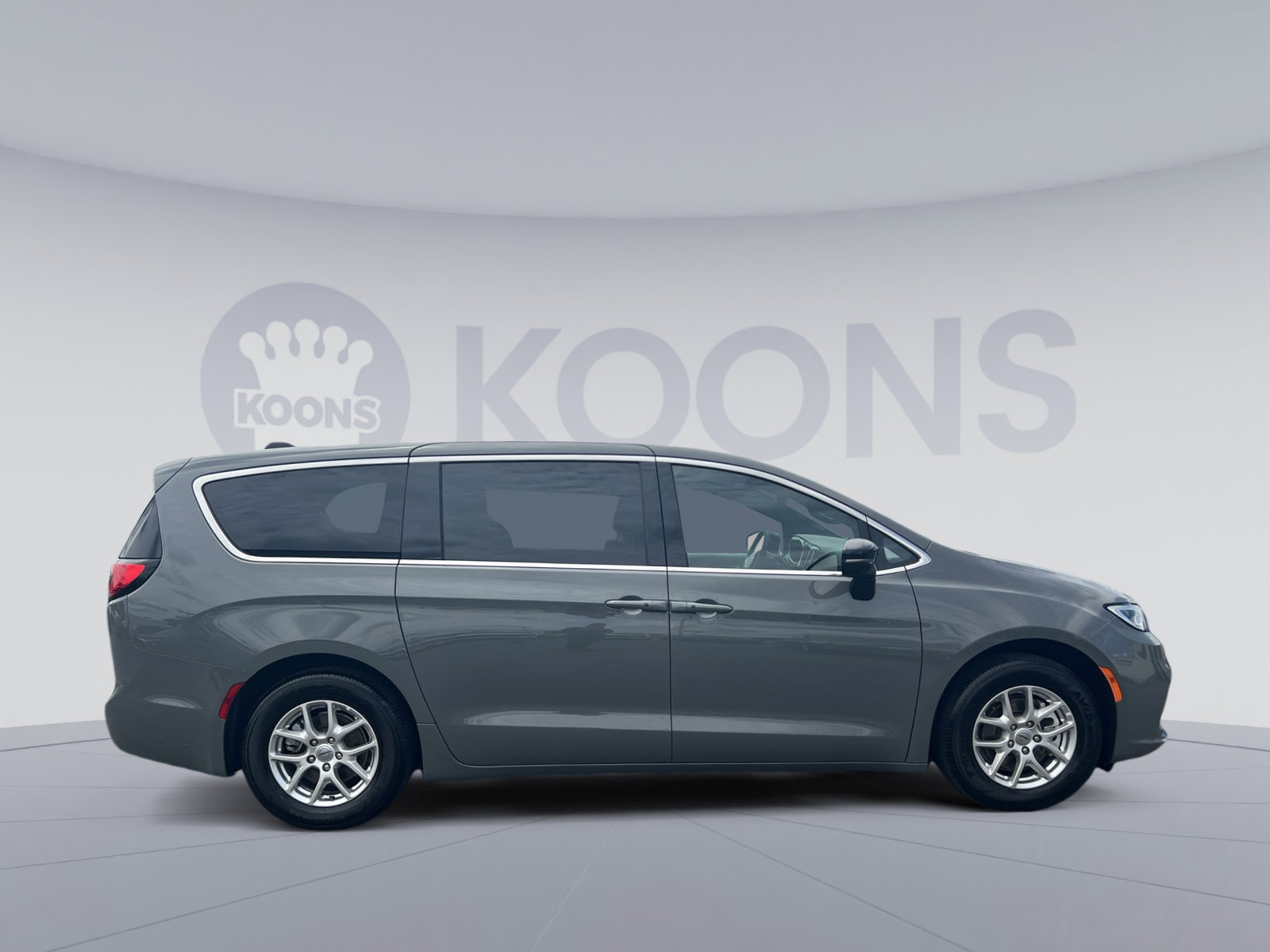 Used 2025 Chrysler Pacifica Select FWD image 17
