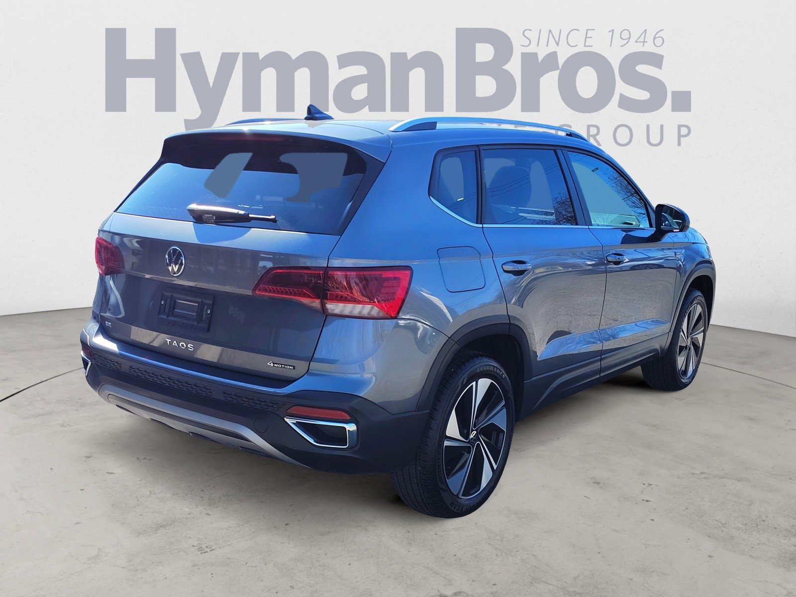 Used 2024 Volkswagen Taos SE w/ Panoramic Sunroof Package image 3