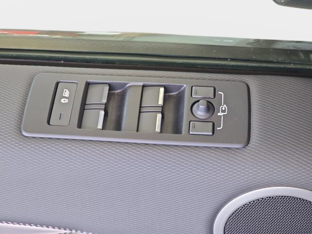 Used 2024 Land Rover Discovery Dynamic SE AWD/4WD image 31