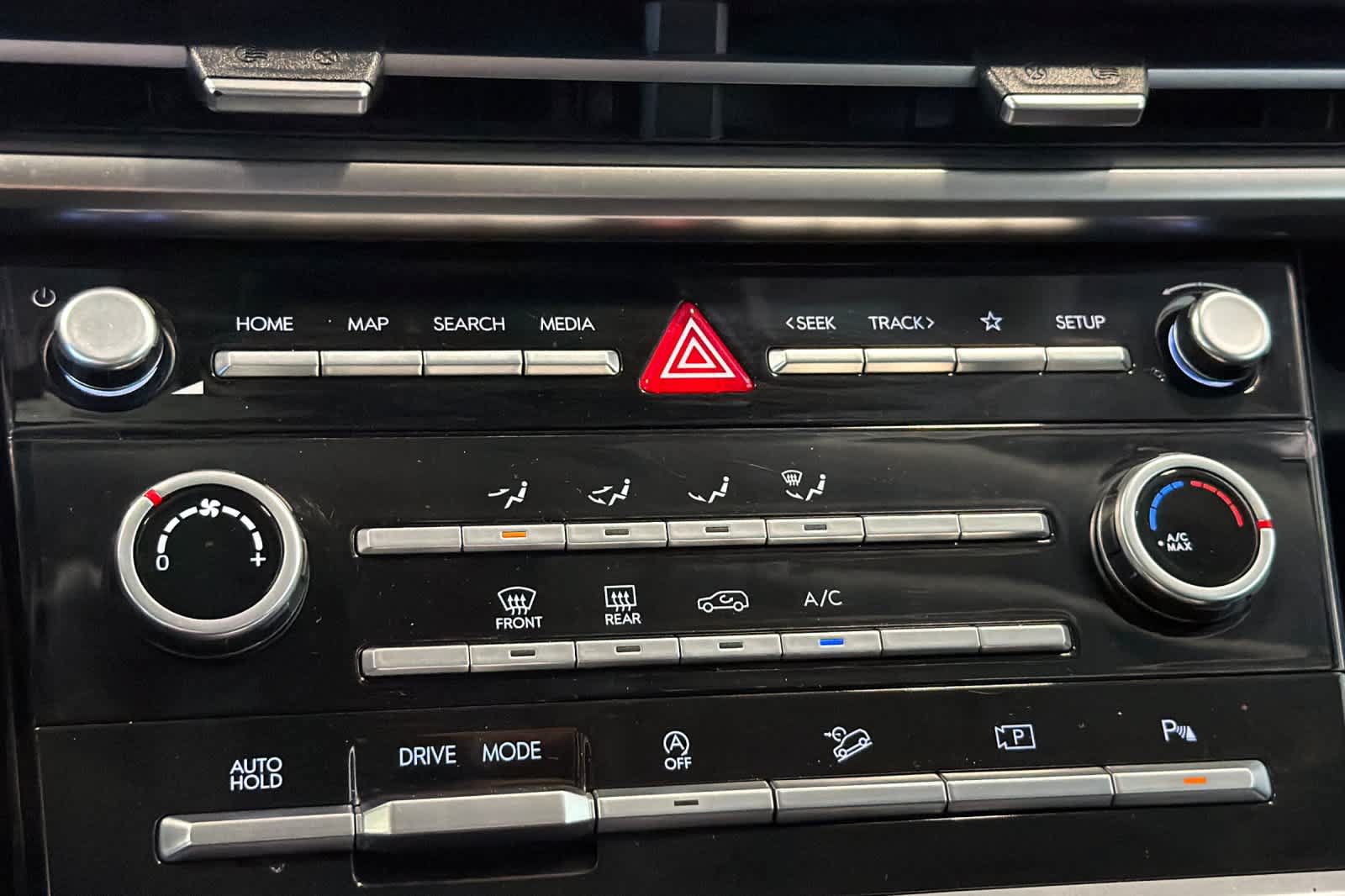 Used 2024 Hyundai Santa Fe SE FWD image 23