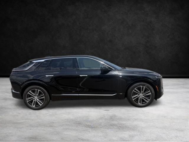 Used 2023 Cadillac Lyriq AWD image 5