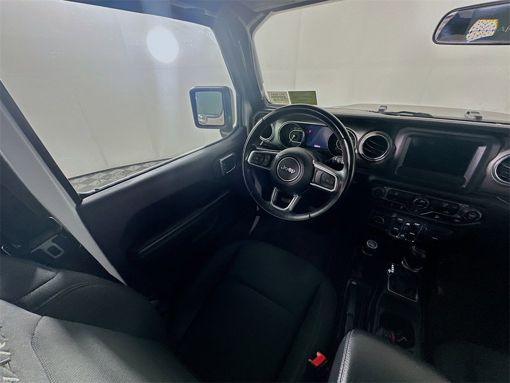 Used 2018 Jeep Wrangler Unlimited Sahara image 9