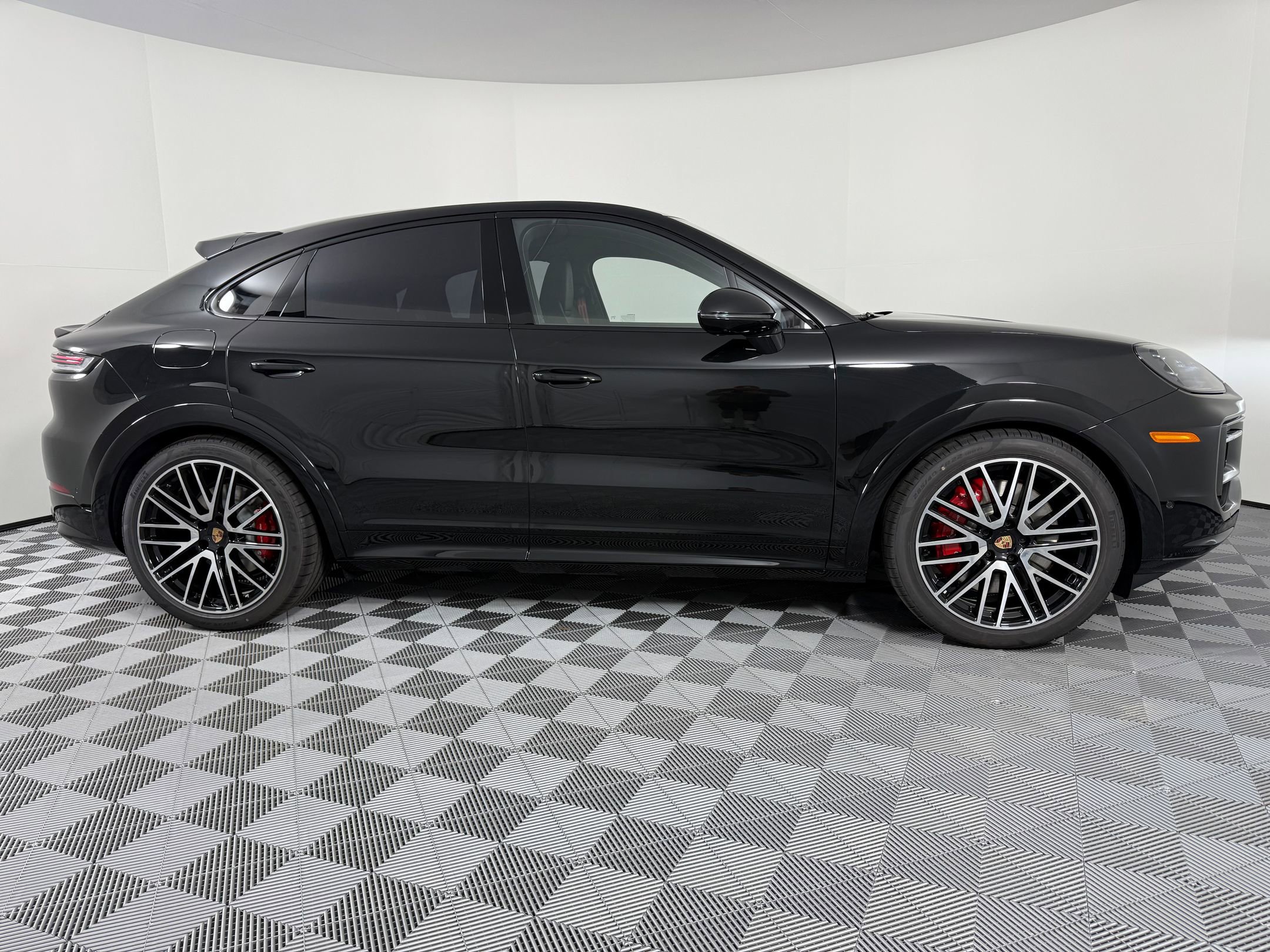 New 2026 Porsche Cayenne GTS image 8