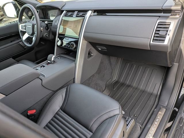 New 2026 Land Rover Discovery S image 19