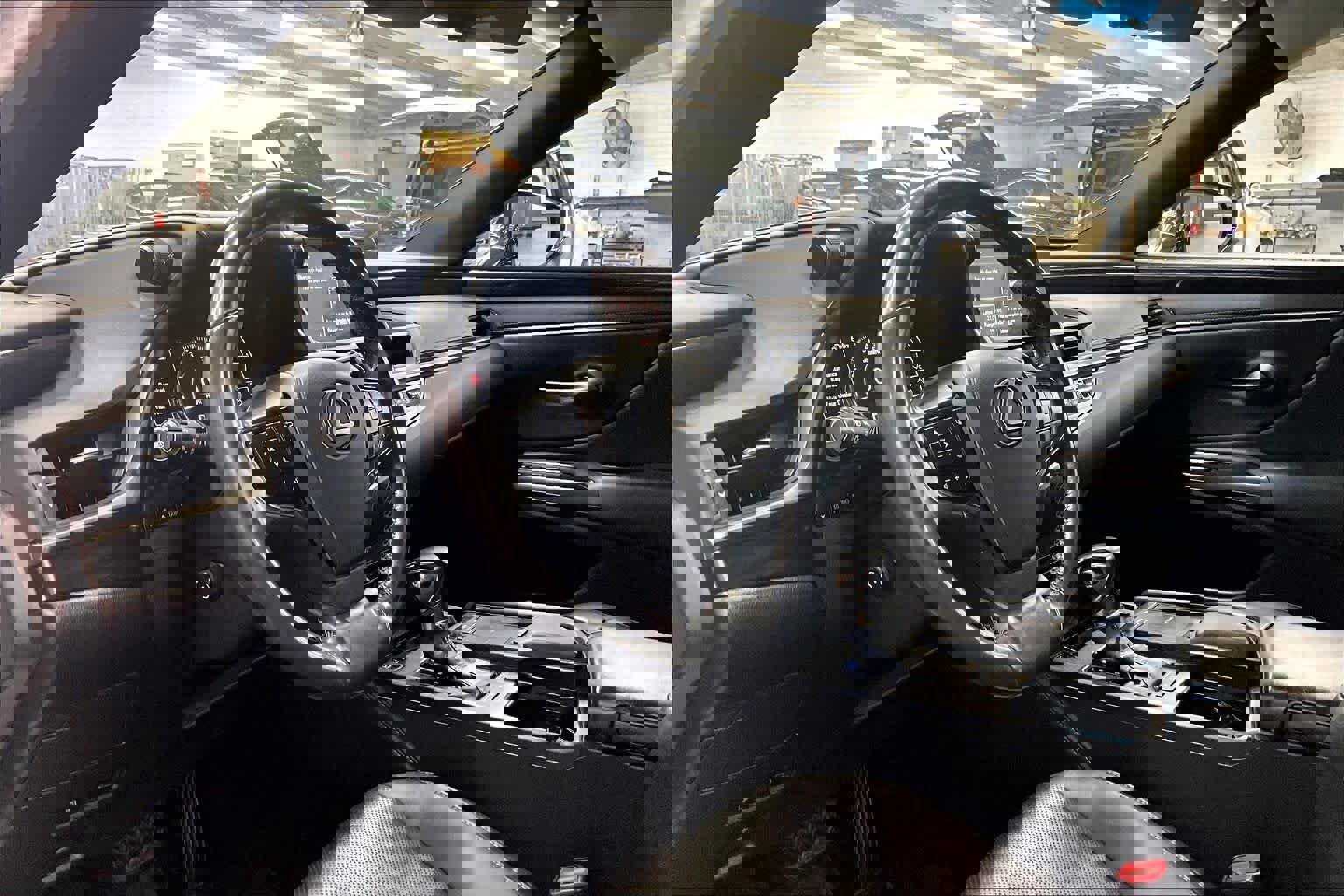 Used 2019 Lexus ES 350 w/ Premium Package image 17