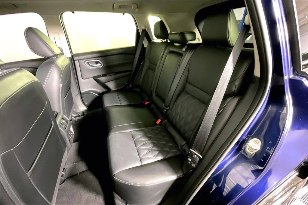 Used 2025 Nissan Rogue Platinum w/ Platinum Premium Package image 37