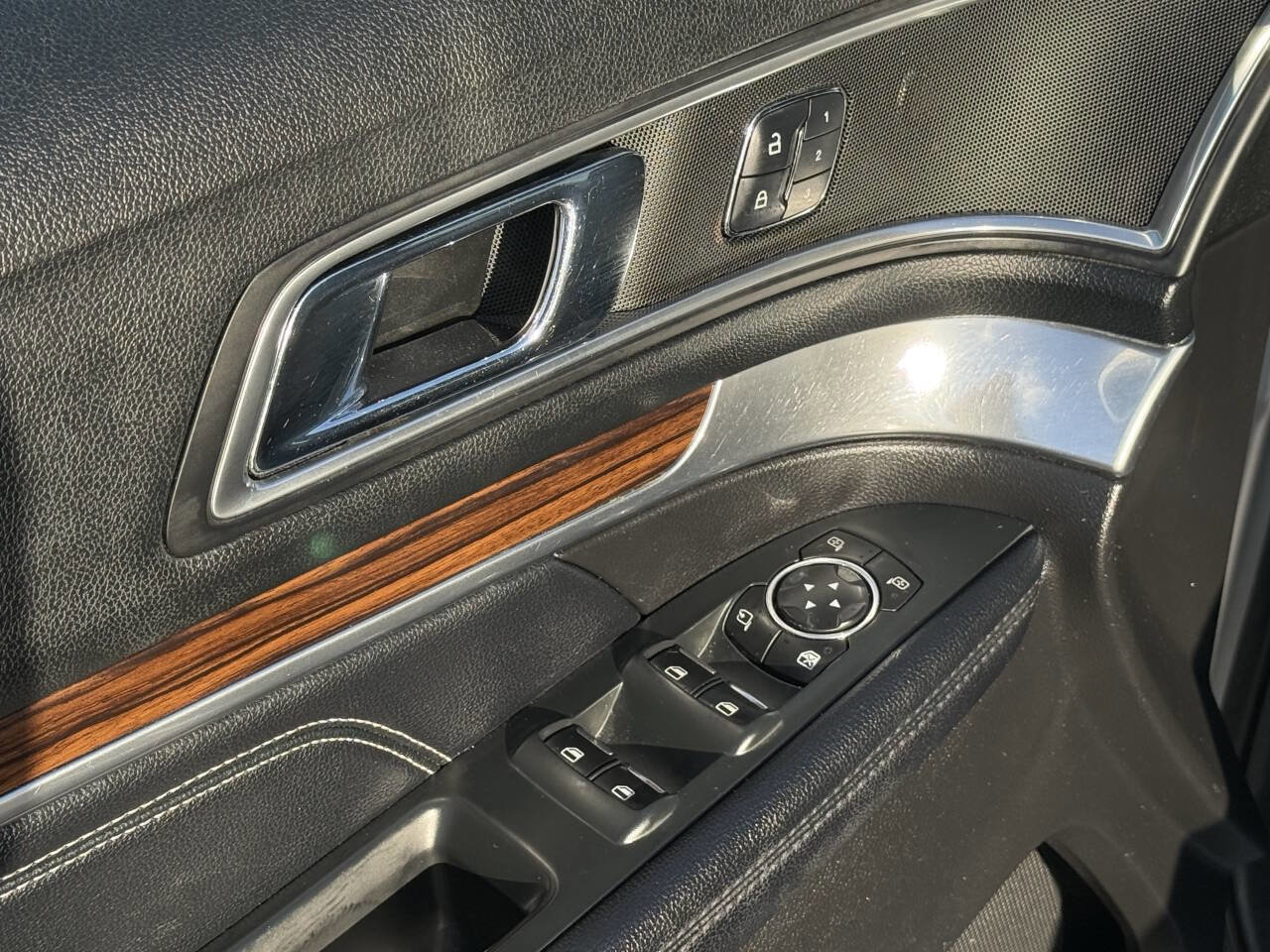 Used 2017 Ford Explorer Limited image 10