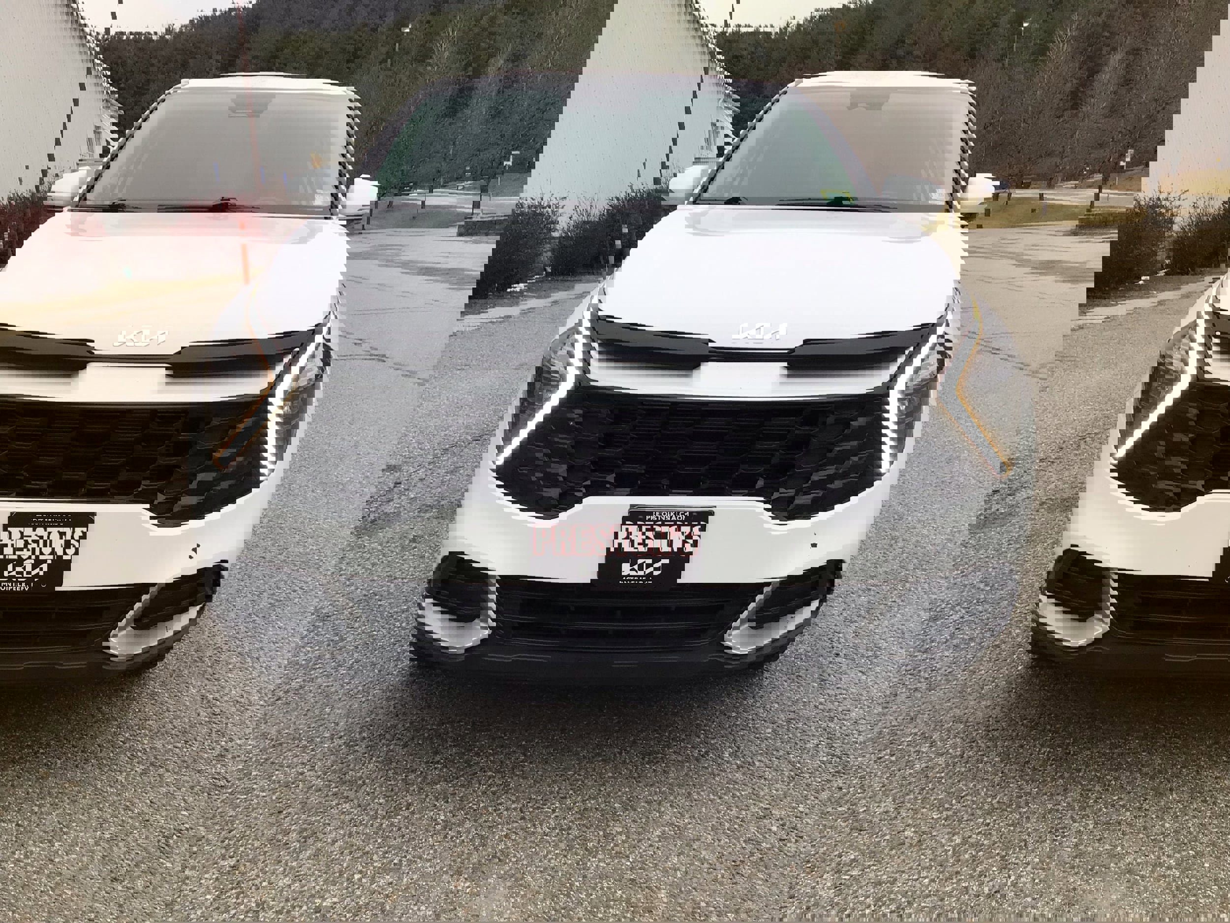 Used 2023 Kia Sportage EX image 2