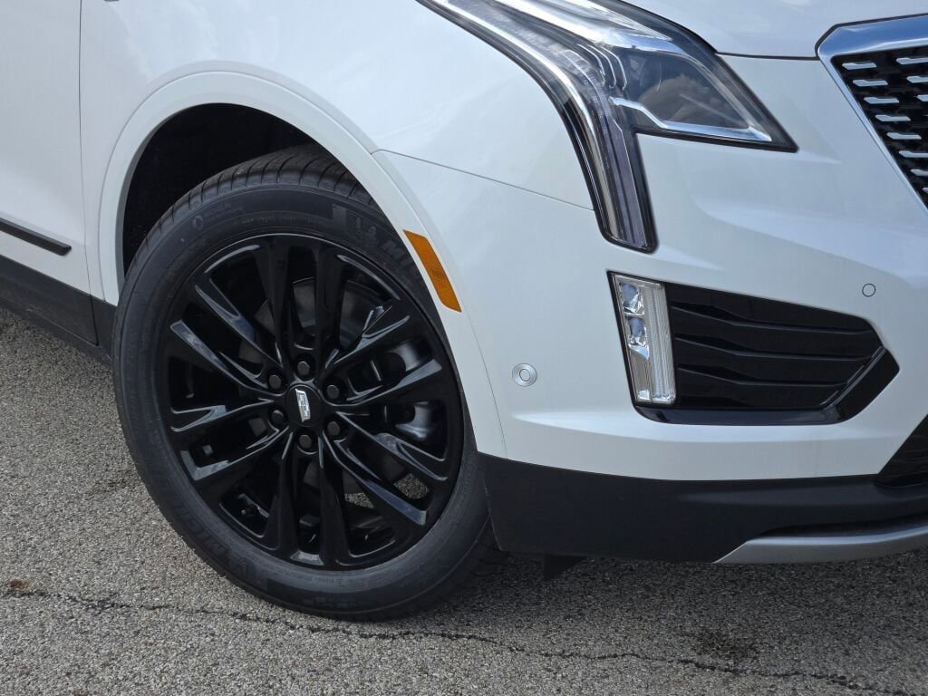 New 2026 Cadillac XT5 Premium Luxury w/ LPO, ONYX Package image 3