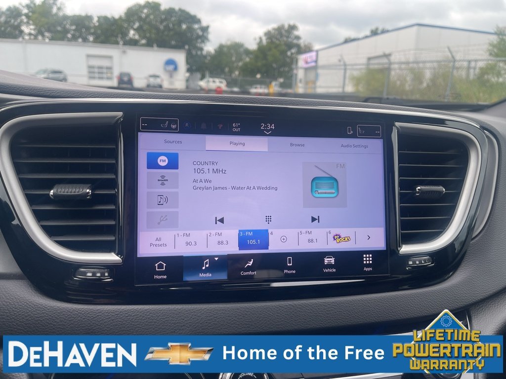Used 2025 Chrysler Pacifica Select FWD image 14