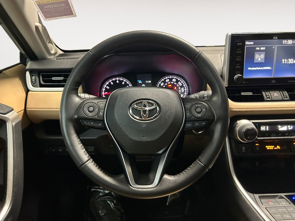 Used 2020 Toyota RAV4 XLE Premium image 15
