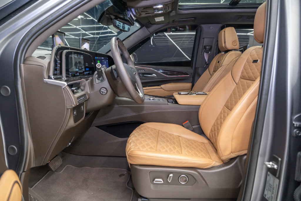 Used 2024 Cadillac Escalade Premium Luxury AWD/4WD image 54
