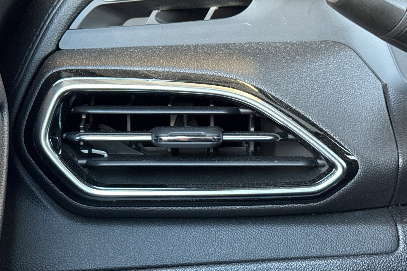 Used 2023 Chevrolet Bolt EUV LT w/ Comfort Package image 26