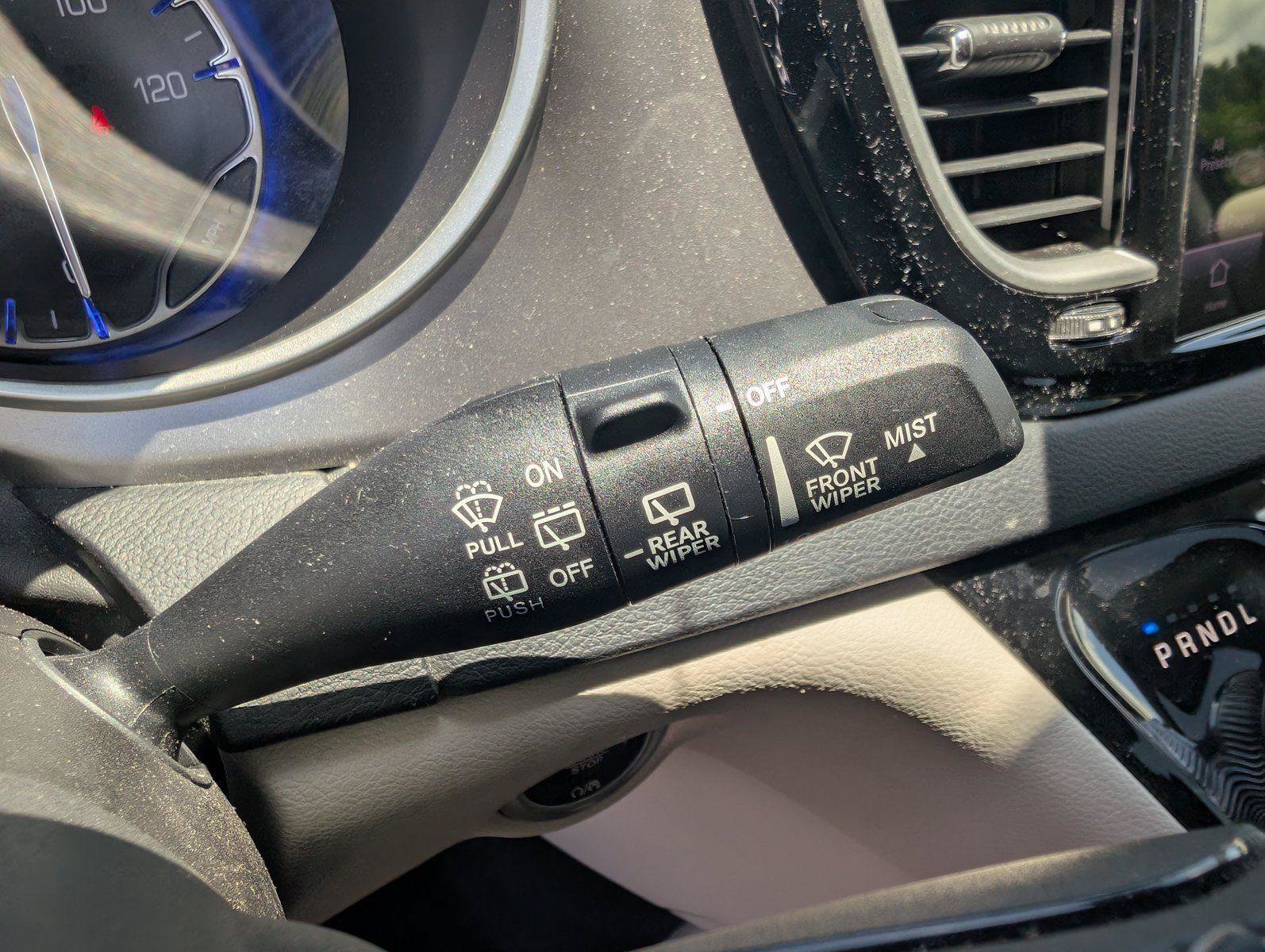 Used 2023 Chrysler Pacifica Touring-L FWD image 25