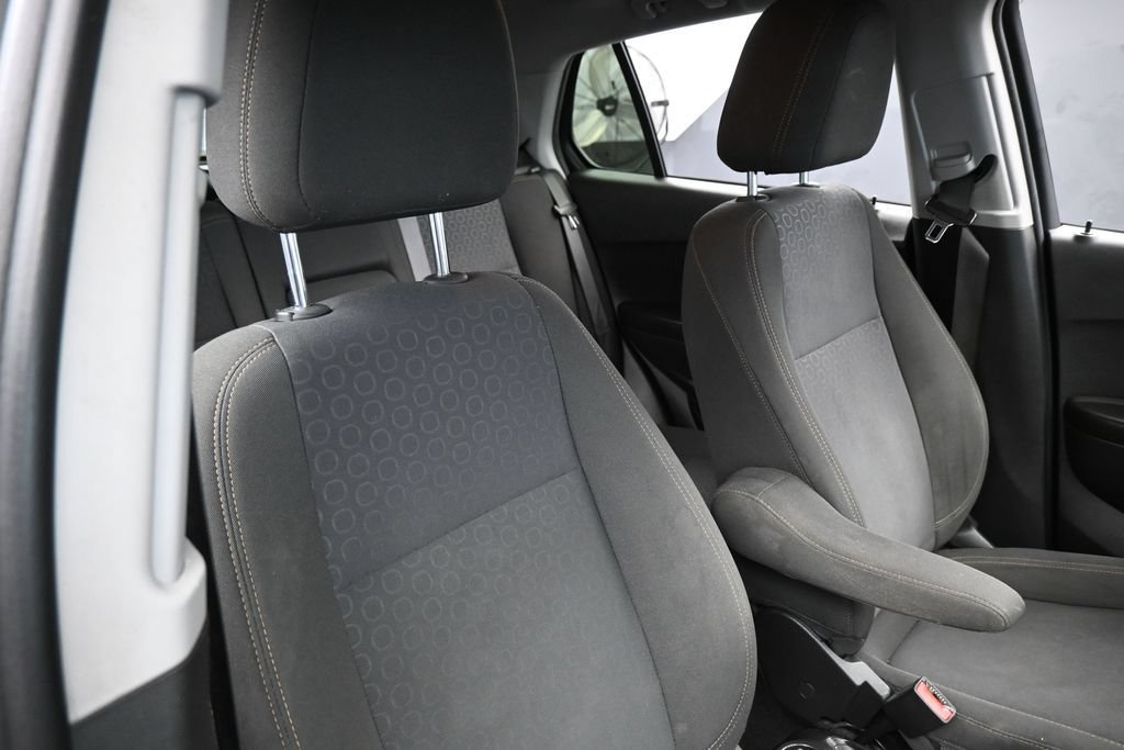 Used 2022 Chevrolet Trax LS w/ Tint and Cruise Package AWD/4WD image 36