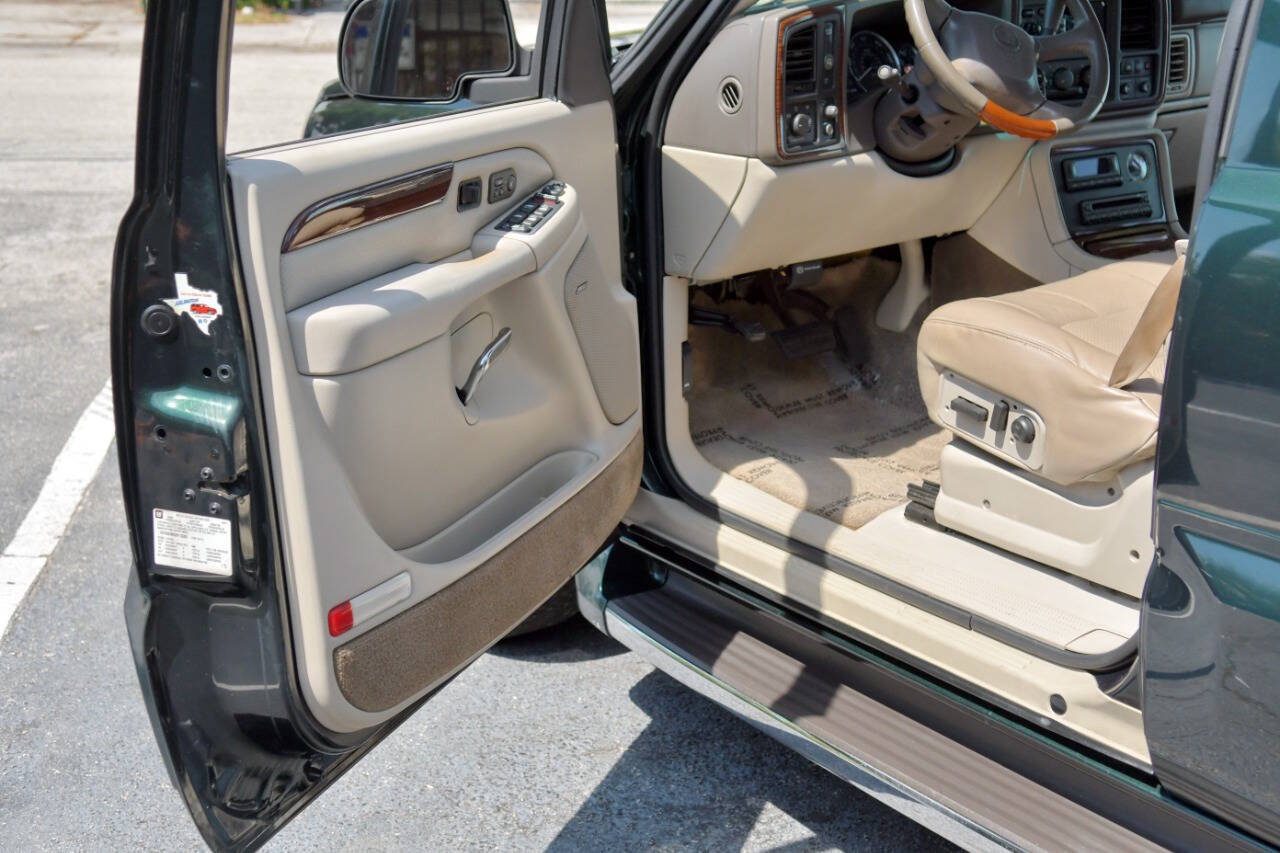 Used 2002 Cadillac Escalade AWD image 17