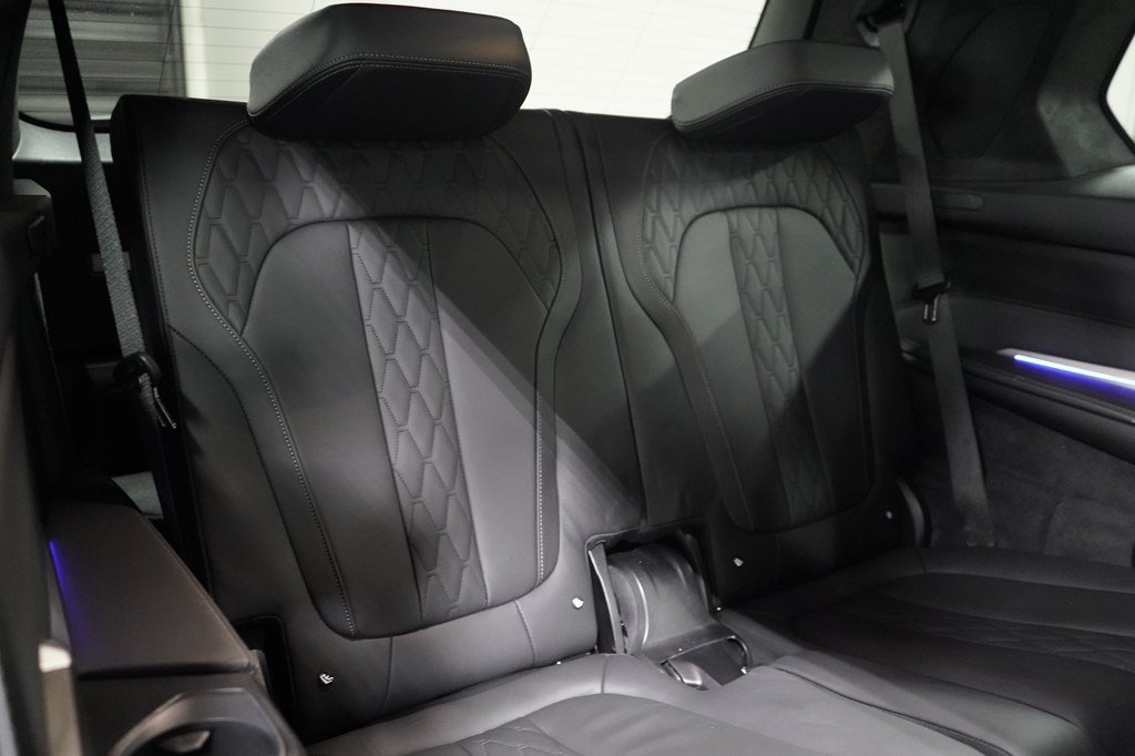 Used 2021 BMW X7 M50i AWD/4WD image 24