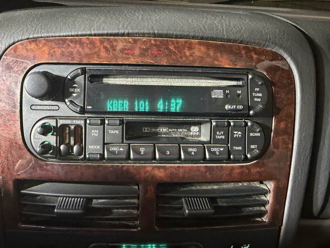 Used 2002 Jeep Grand Cherokee Overland AWD/4WD image 14