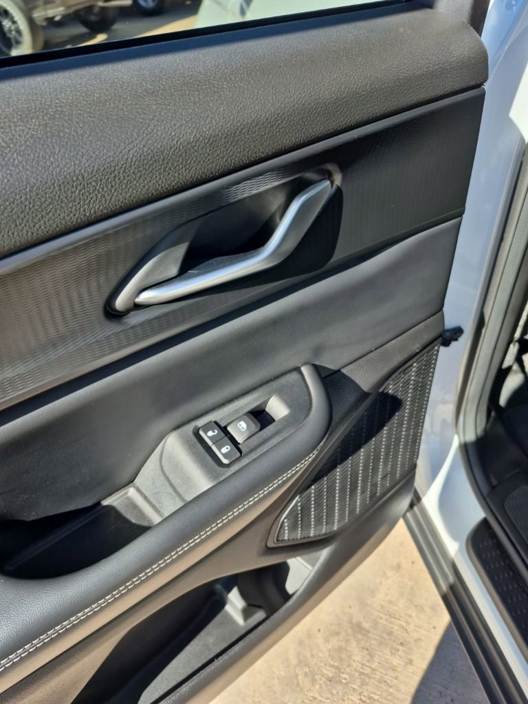 Used 2023 Jeep Grand Cherokee L Altitude AWD/4WD image 16