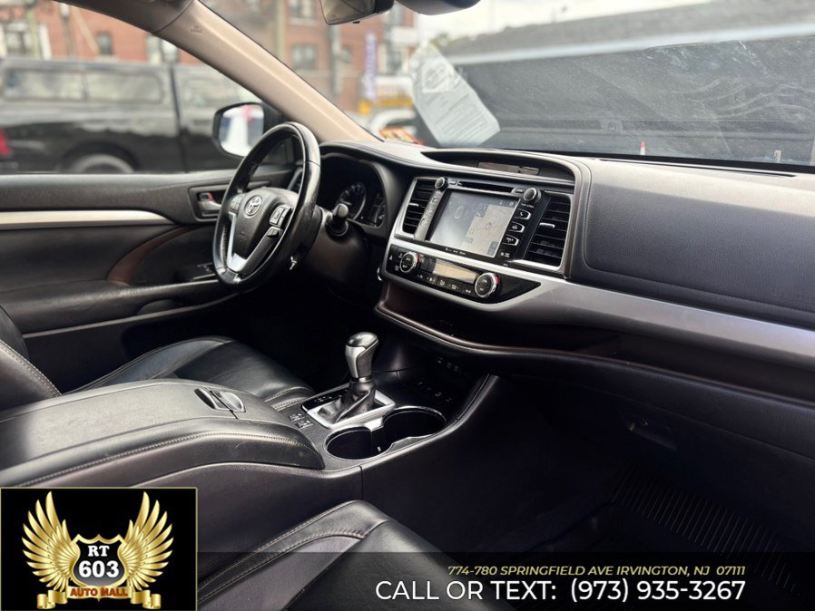 Used 2017 Toyota Highlander XLE AWD/4WD image 15