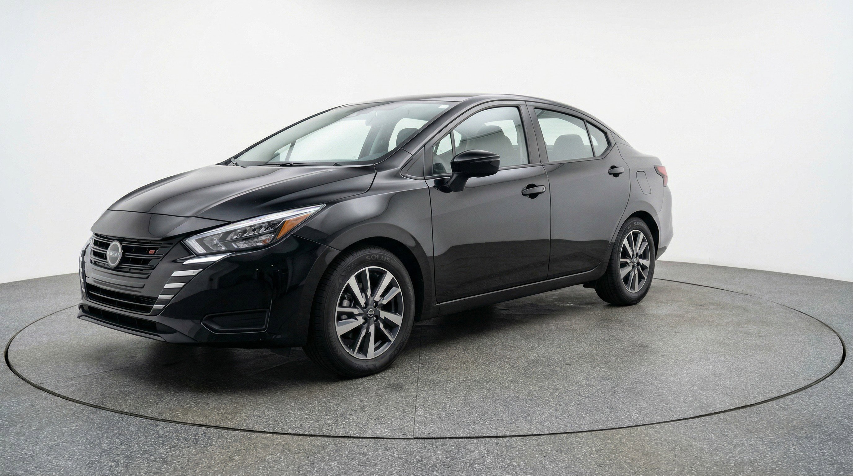 Used 2025 Nissan Versa SV image 3