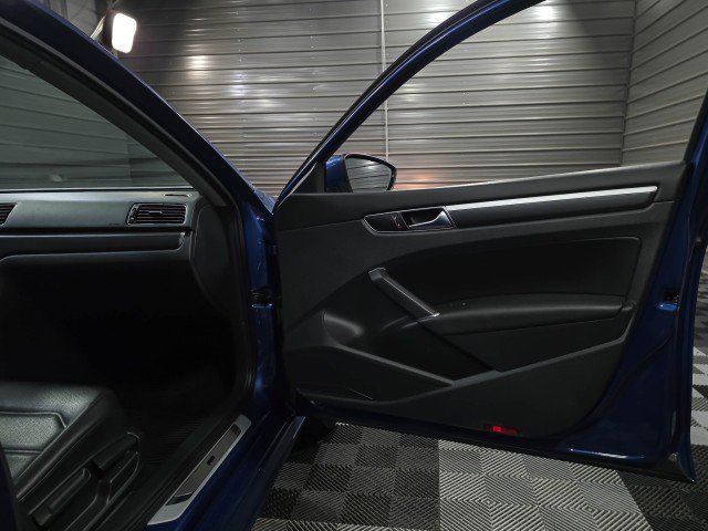 Used 2017 Volkswagen Passat 1.8T R-Line image 31