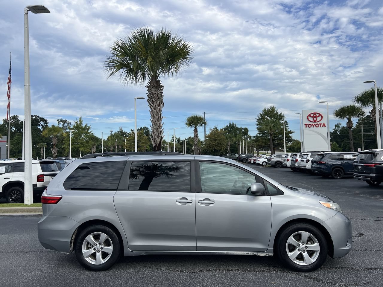 Used 2015 Toyota Sienna LE FWD image 11