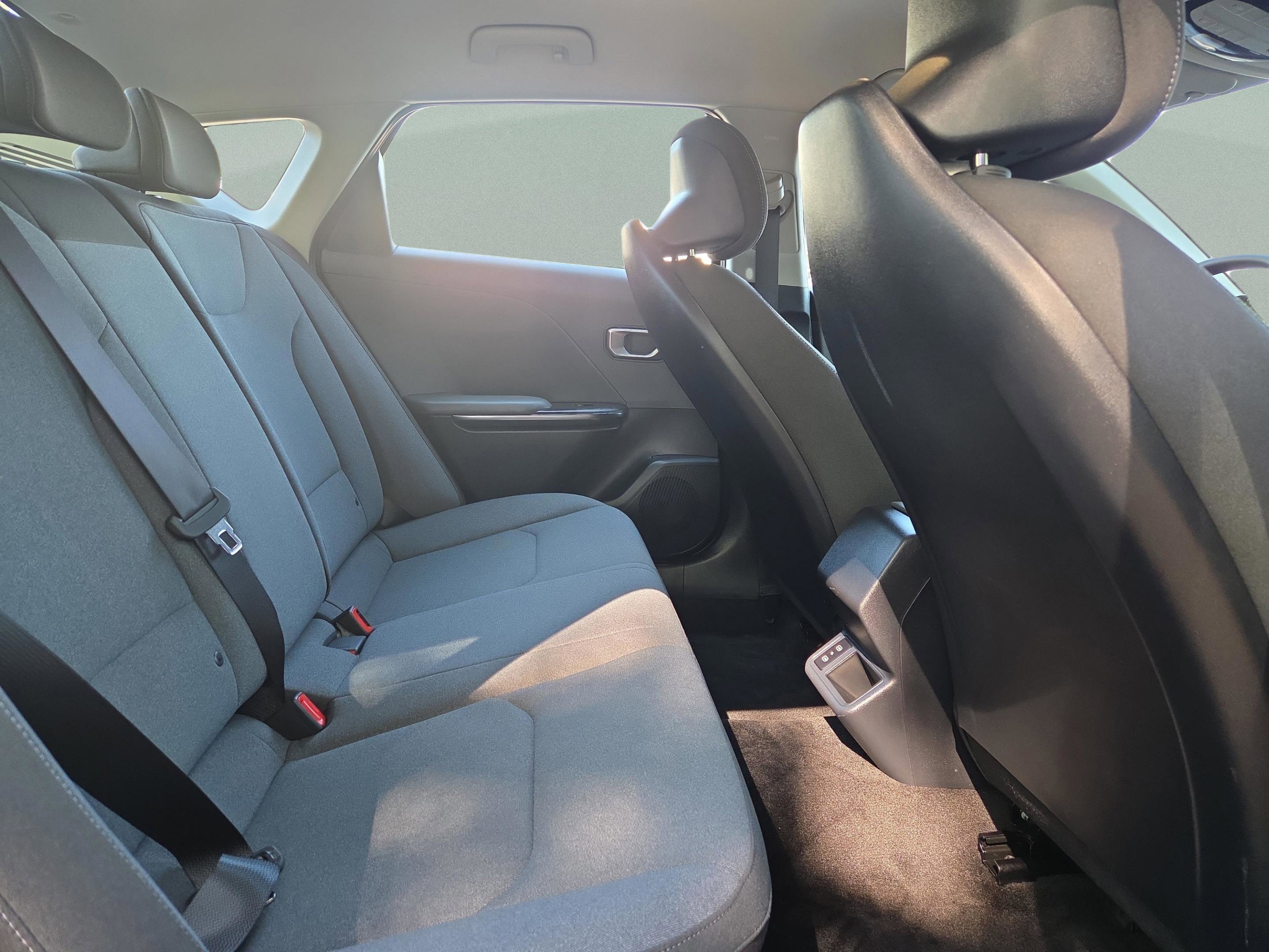 Used 2025 Kia K4 LXS image 34