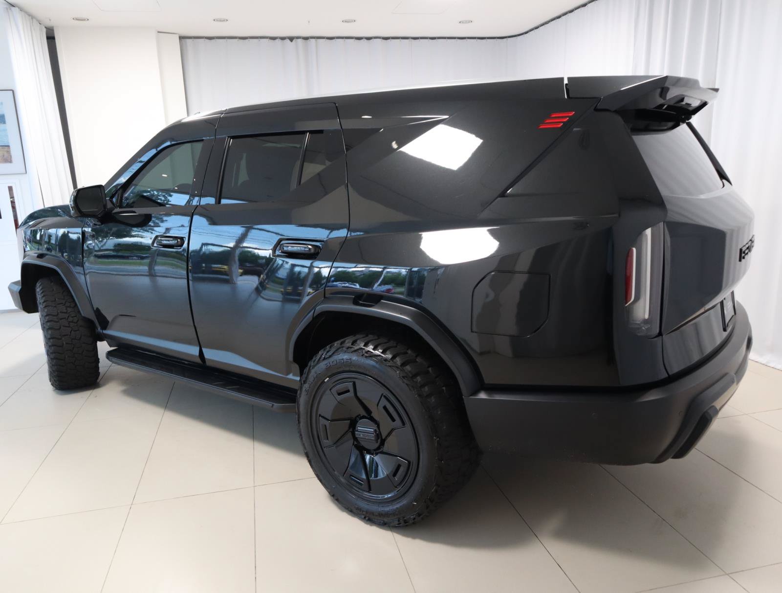 Used 2024 Cadillac Escalade Premium Luxury AWD/4WD image 3