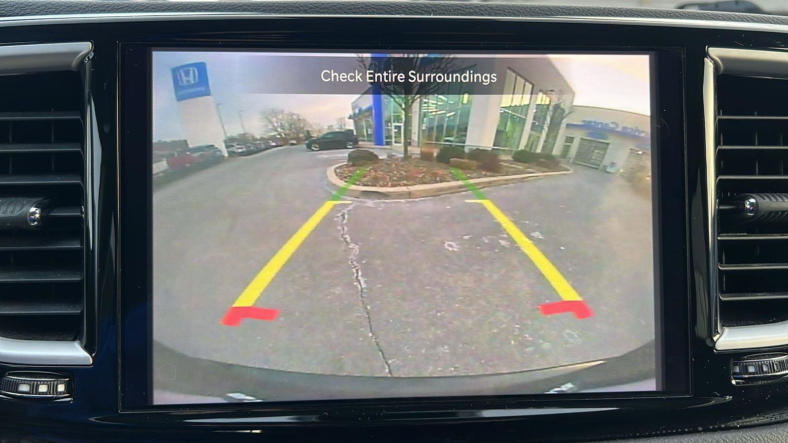 Used 2022 Chrysler Voyager LX image 28