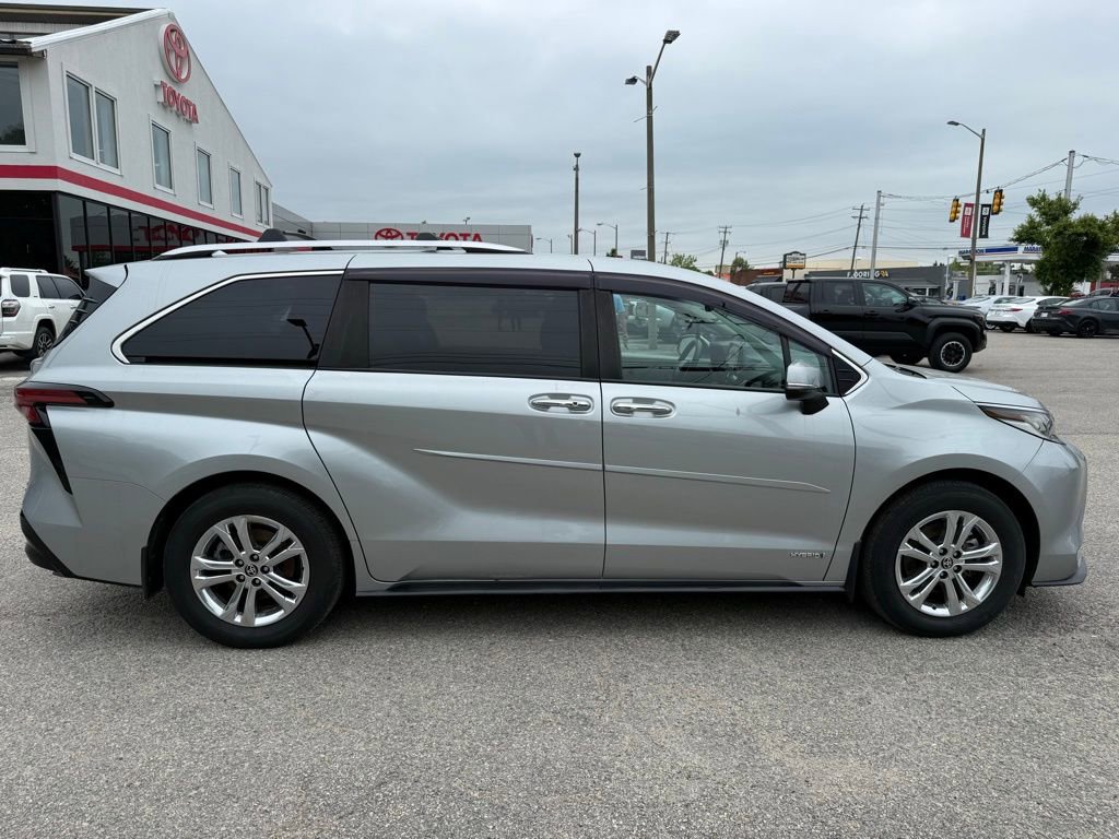Used 2021 Toyota Sienna Limited AWD/4WD image 4