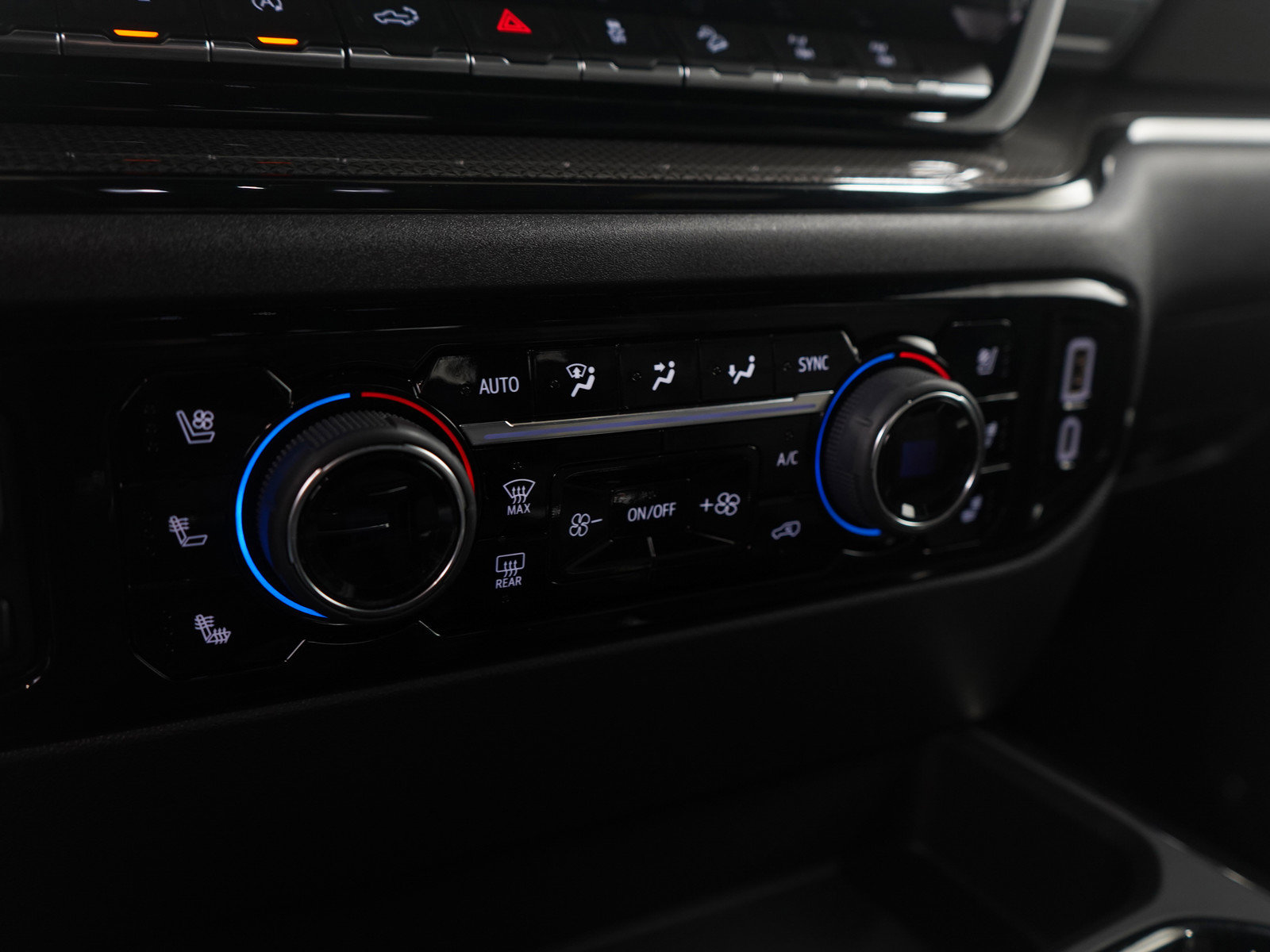 Used 2024 Chevrolet Silverado 1500 ZR2 w/ Technology Package image 23