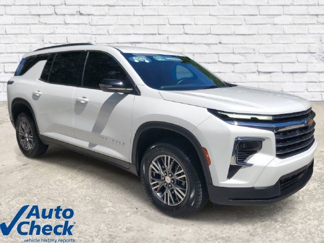 Used 2025 Chevrolet Traverse LT FWD image 5