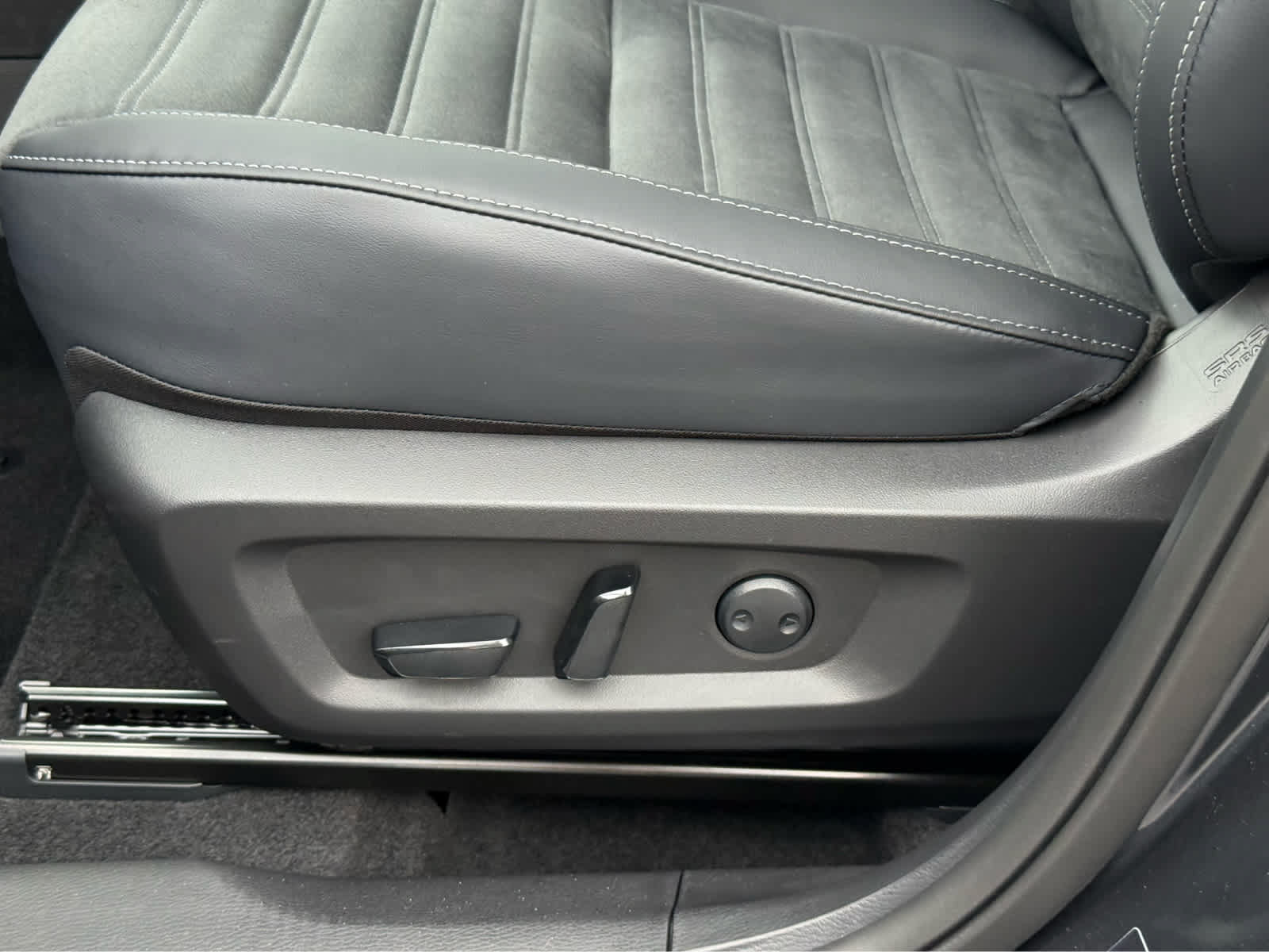 New 2026 Nissan Rogue SL AWD/4WD image 9