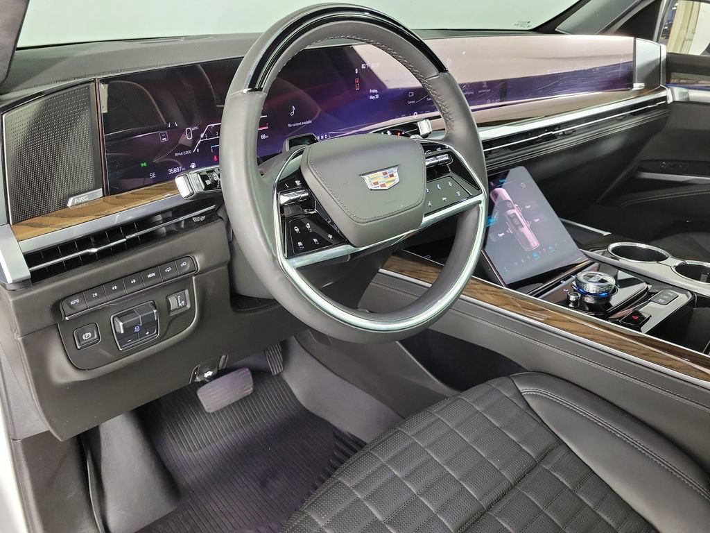 Certified 2025 Cadillac Escalade ESV Sport Platinum w/ LPO, Floor Liner Package AWD/4WD image 19