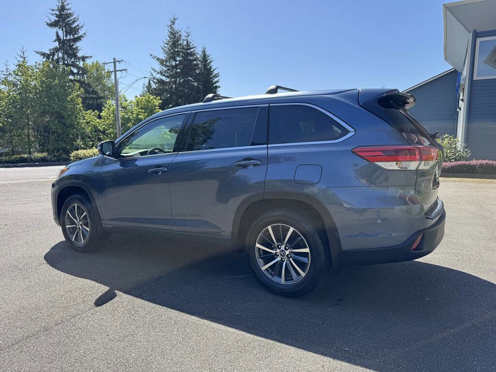 Used 2017 Toyota Highlander XLE image 6