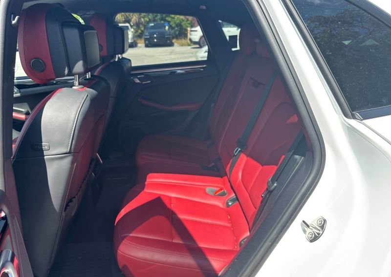 Used 2023 Porsche Macan Turbo image 7