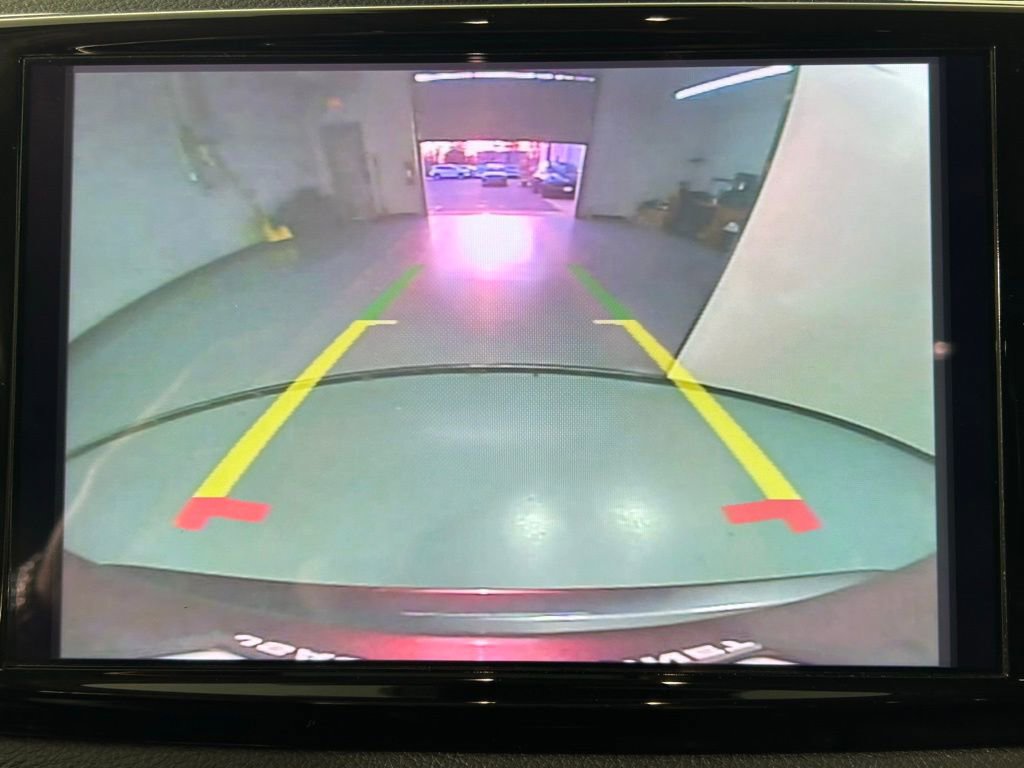 Used 2023 Chrysler Pacifica Touring-L image 20