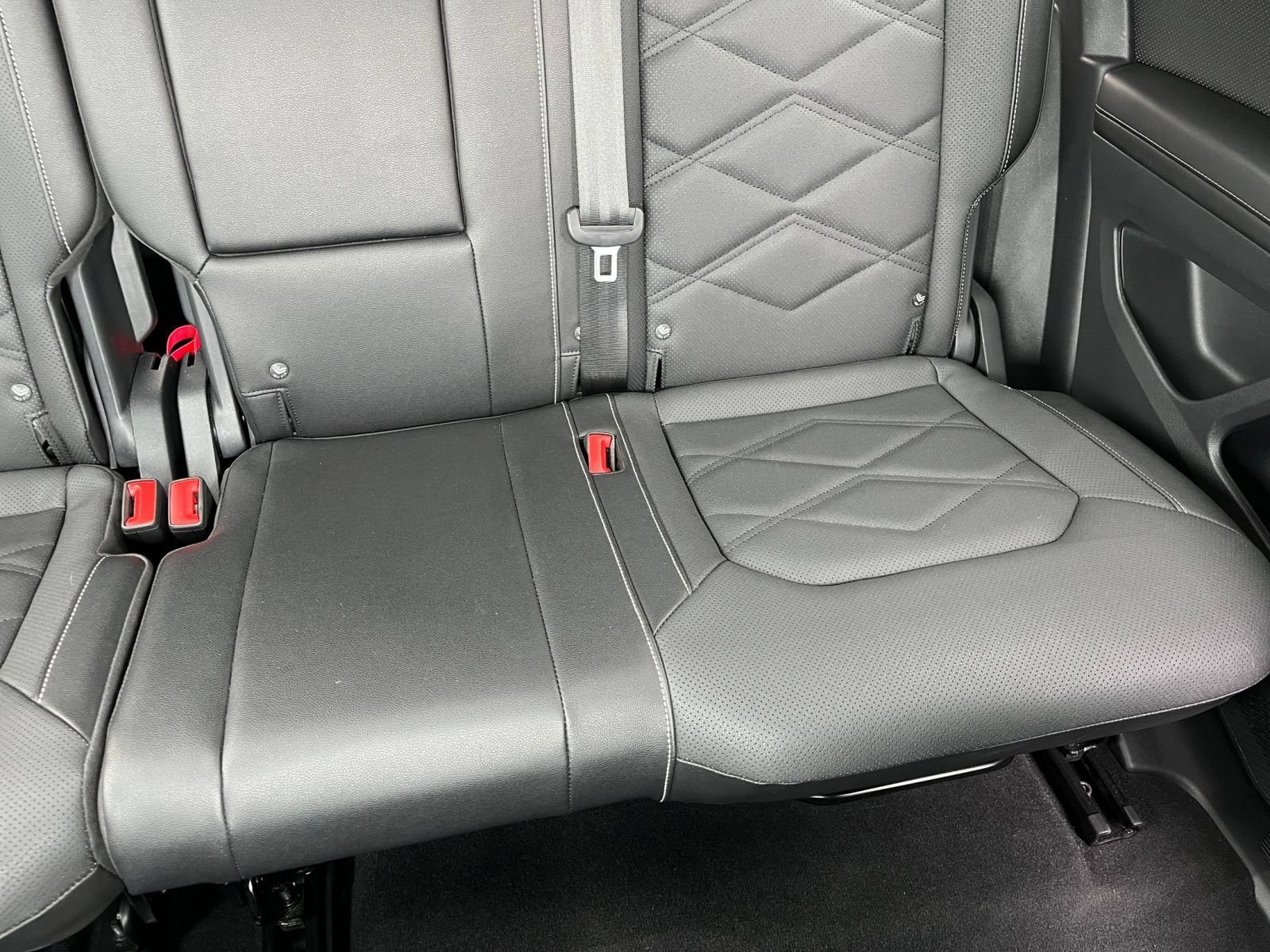 Used 2026 Volkswagen Atlas SE FWD image 40