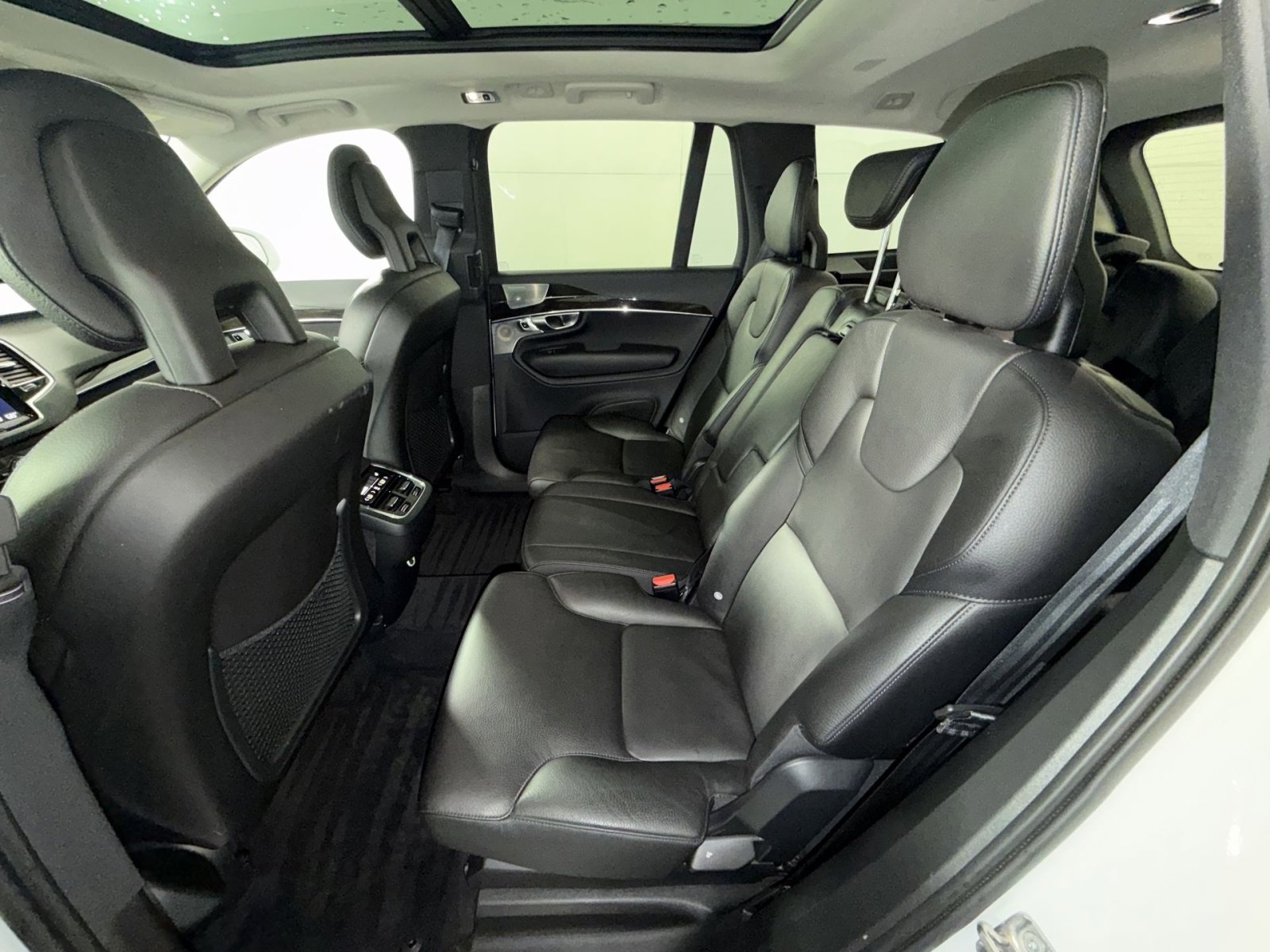 Used 2017 Volvo XC90 T6 Momentum w/ Vision Package image 25