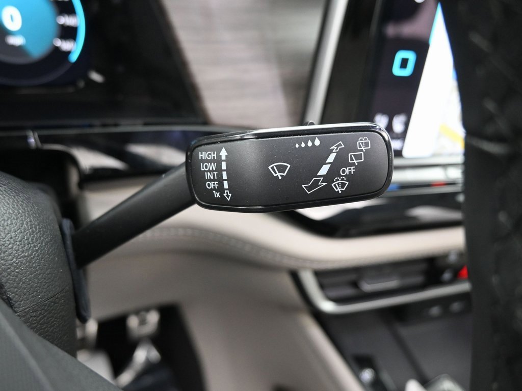 Used 2024 Volkswagen Atlas SEL Premium R-Line image 23