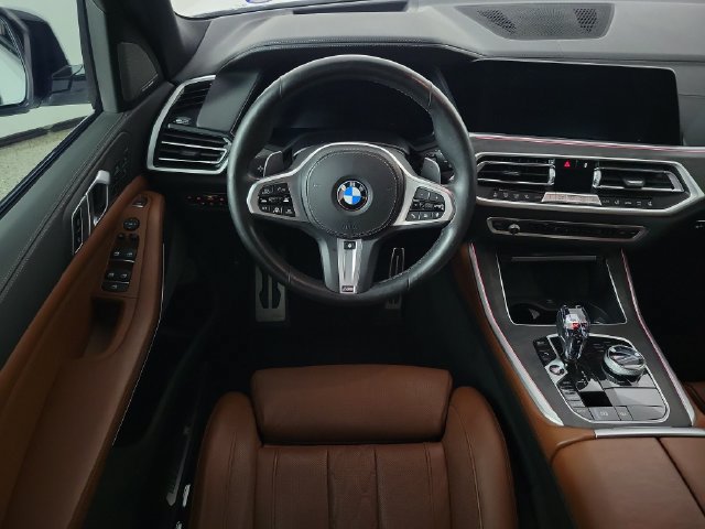 Used 2021 BMW X5 xDrive40i w/ M Sport Package AWD/4WD image 12