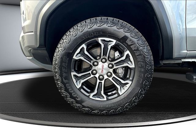 Used 2025 GMC Canyon AT4 image 33