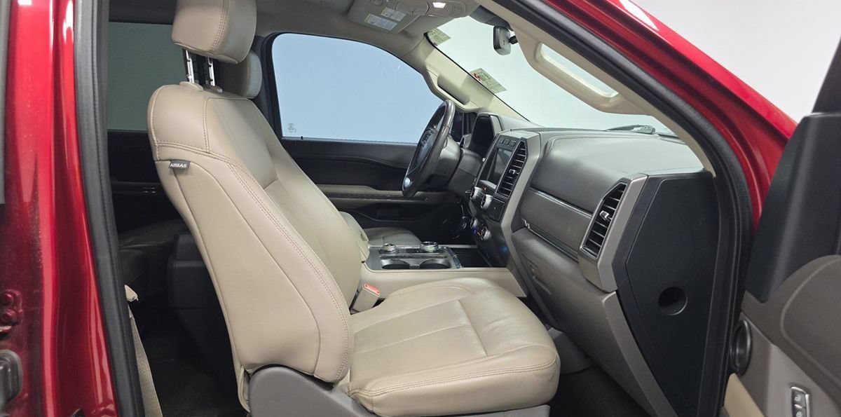 Used 2019 Ford Expedition Max XLT w/ Equipment Group 202A AWD/4WD image 8