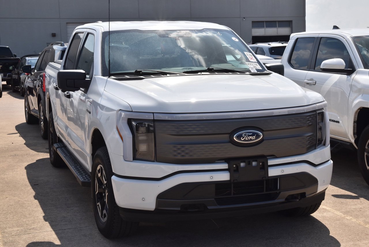 Certified 2023 Ford F150 Lightning XLT w/ Tow Technology Package AWD/4WD image 4